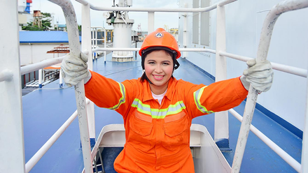 Women seafarers _ ITF Seafarers.png